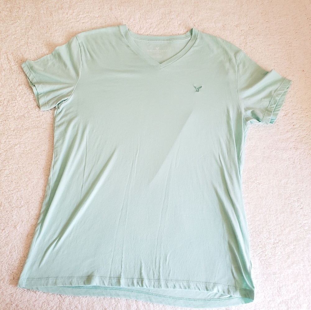 American Eagle V-Neck Mens Large T-Shirt